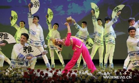 Dancers from China perform group dance 'Vivacious Operatic Girls' during the Colorful Sichuan Show in Siri Fort Auditorium in New Delhi,Indian, on April 26, 2011. The show was part of the Experience China-Sichuan Week held in India. About two thousand Indian and Chinese guests watched the show on Tuesday night. (Xinhua/Li Yigang) (yc)  
