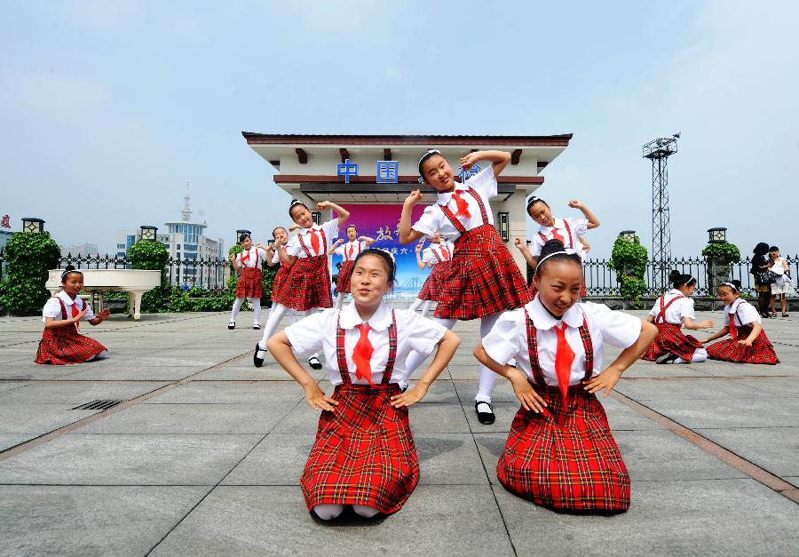 Various activities held across China to celebrate coming Int'l Children