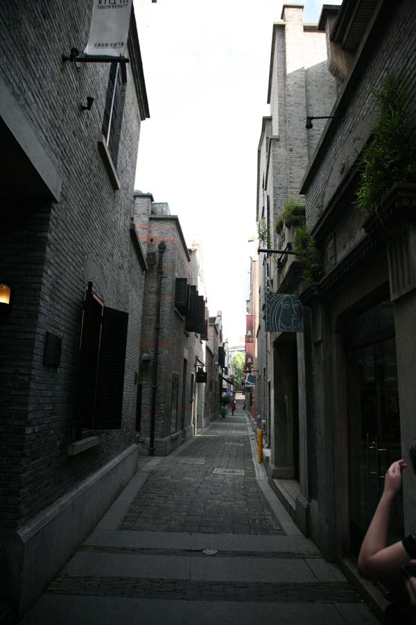 Xintiandi: A hot street for walking in Shanghai