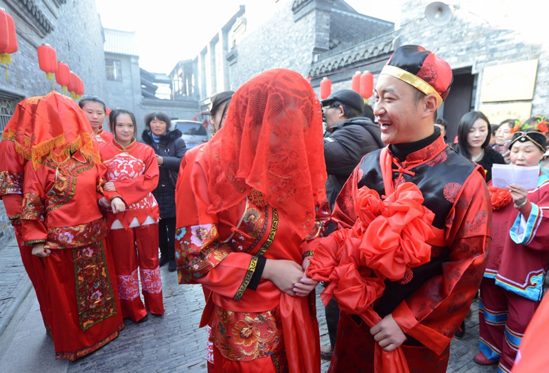 Group wedding ceremony in East China