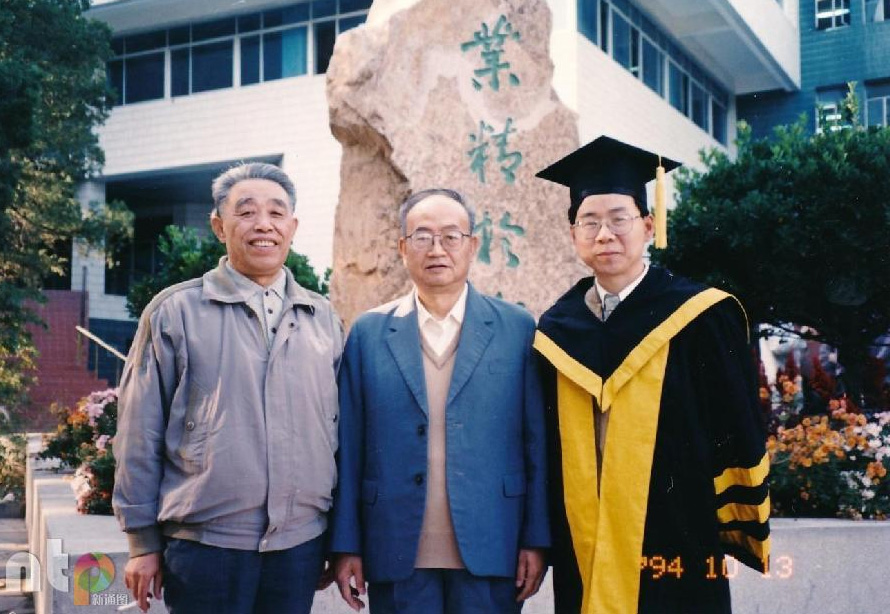 In 1994, Yang Du obtained his doctoral degree from Renmin University of China, and published his first book. [Photo/English.news.cn]