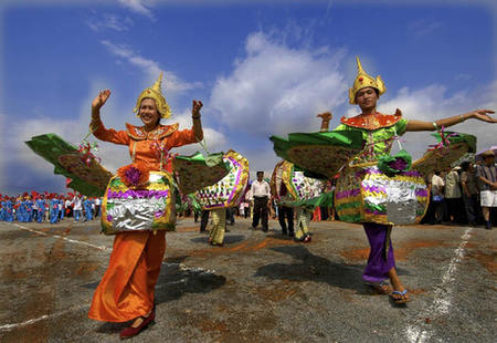 hanshin chinese folk dance peacock