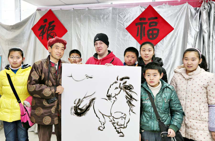 Expat paints horse for Lunar New Year