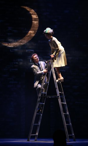 King Shih-Chieh (left) and Tien Hsin perform in <em>The 39 Steps</em> last weekend in Beijing. Photo: CFP