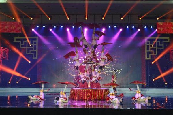 Yunnan brings Lunar New Year show to Laos