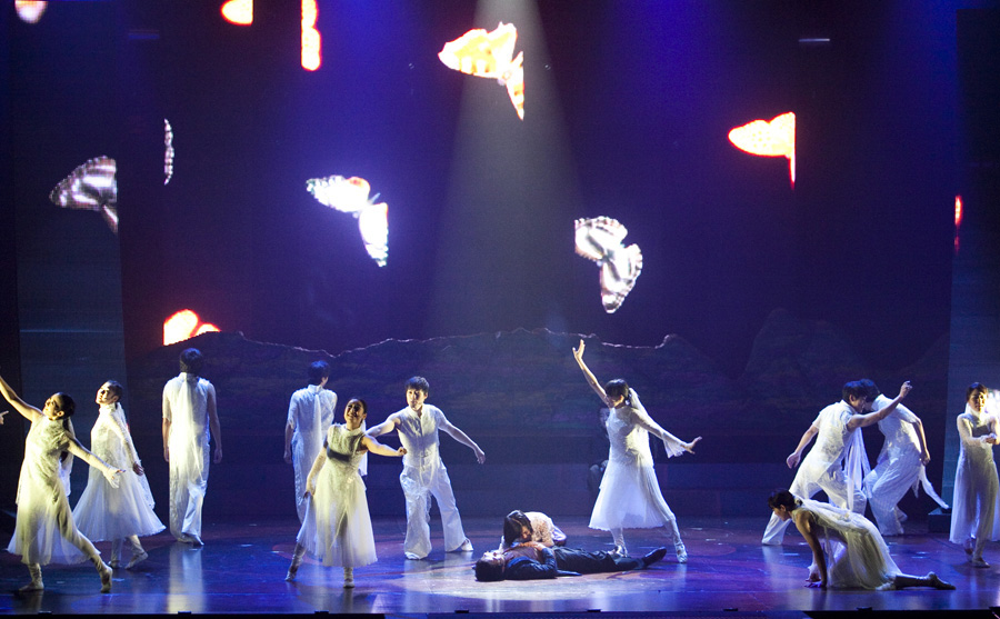 Actors and actresses perform in musical &apos;Dr. Butterfly&apos; at the Century Theater in Beijing, capital of China, June 27, 2014. &apos;Dr. Butterfly&apos; is a South Korean musical based on the life of Seok Joo-myung, a natural scientist who created the first complete map of Korean butterflies. Premiere of this musical in China, it is also one of the cultural exchange events aiming to greet the 22nd anniversary of the establishment of diplomatic relations between China and South Korea. [Photo/news.cn]