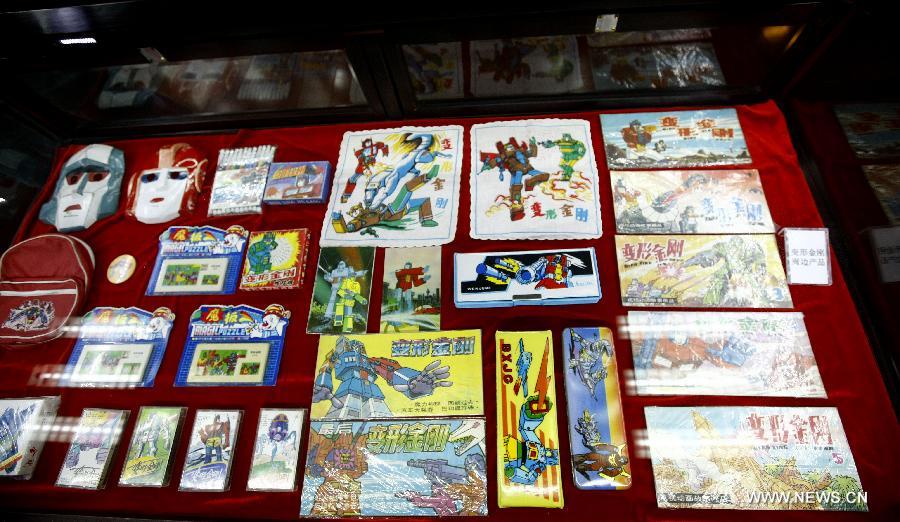 Comic books and stationeries under the theme of Transformers are displayed at an old toy exhibition in east China's Shanghai, July 2, 2014. The toys presented on the exhibition, from the collections of 18 collectors, remind visitors born in the 1970s and the 1980s of their childhood. [Photo/Xinhua]