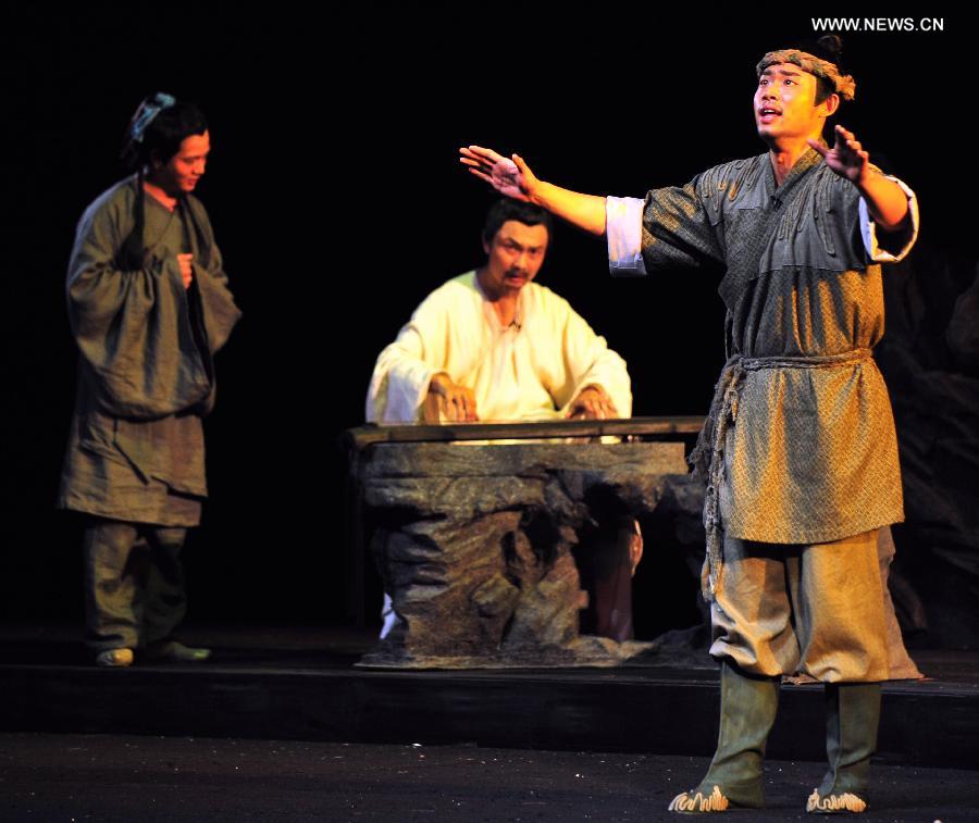 Drama 'Friendship Between Yu Boya and Zhong Ziqi' directed by writer-director Xu Ruisheng premieres at Guanghua theater in Tianjin, north China, July 7, 2014. [Photo/Xinhua]
