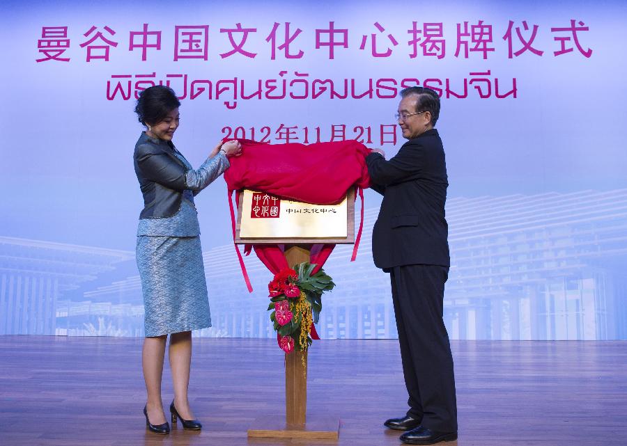 THAILAND-CHINA-WEN JIABAO-YINGLUCK-UNVEILING CEREMONY