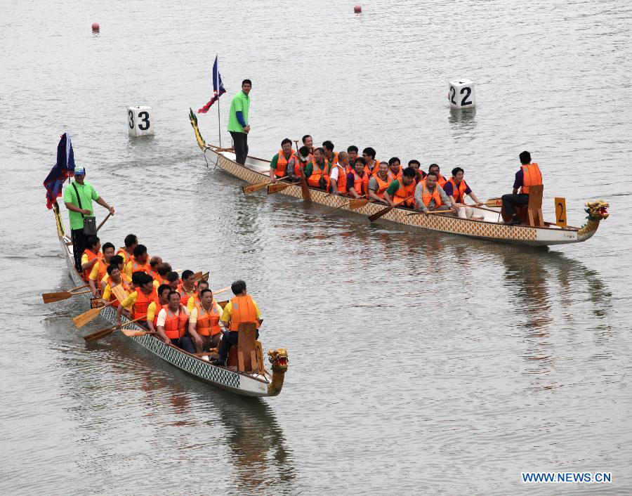 Dragon boats race on Qinhuai River in Nanjing