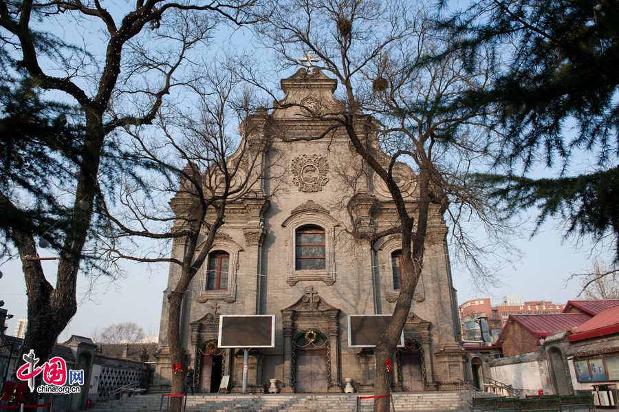 The Cathedral of the Immaculate Conception (colloquially known as the Xuanwumen Church, the South Church, or Nantang) in Beijing plans to hold an evening mass on Christmas Day, Dec. 25, 2013. [Photo by Chen Boyuan / China.org.cn]