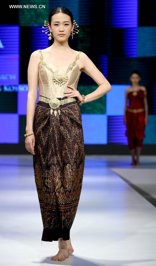 Creations shown at ASEAN and Chinese Costume Culture Exhibition ...